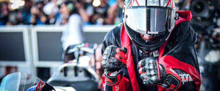 Victoria para Bezzecchi en Tailandia