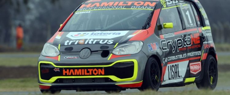 Nicolás Herrera festejó en la Clase 2 del Turismo Pista